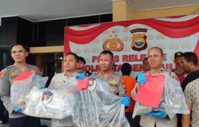 
					Polresta Bengkulu siagakan personel di rumah tersangka pembunuhan
