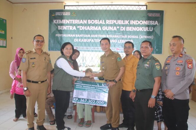 
					Kemensos Salurkan Bantuan Atensi Rp 367 Juta untuk Warga Rejang Lebong
