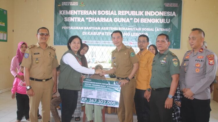 Kemensos Salurkan Bantuan Atensi Rp 367 Juta untuk Warga Rejang Lebong