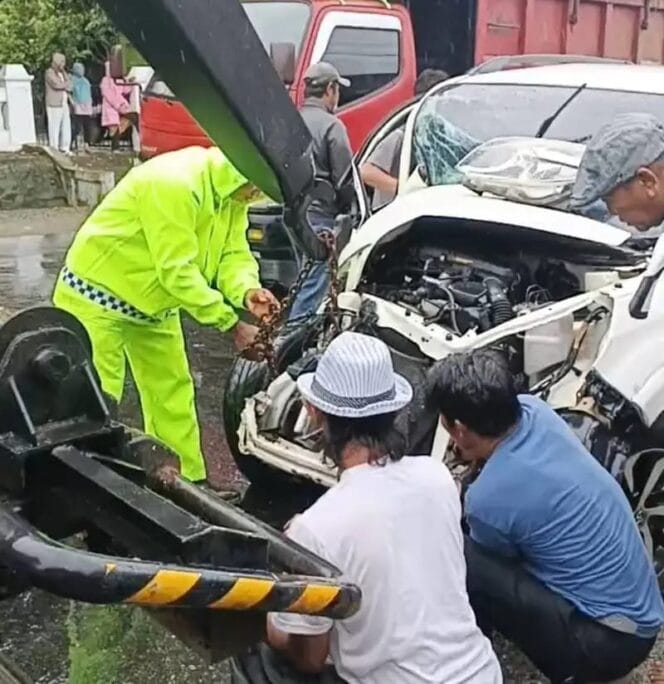 
Kecelakaan Lalu Lintas di Bengkulu Selatan: Truk dan Toyota Rush Rusak, Diselesaikan Secara Damai