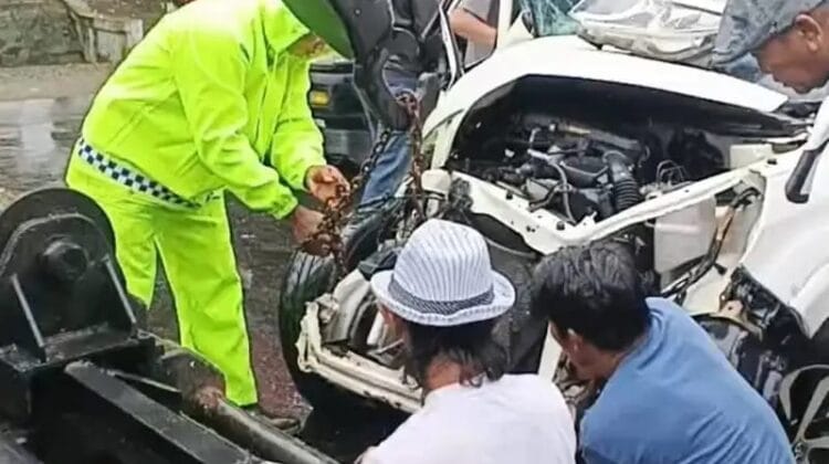 Kecelakaan Lalu Lintas di Bengkulu Selatan: Truk dan Toyota Rush Rusak, Diselesaikan Secara Damai