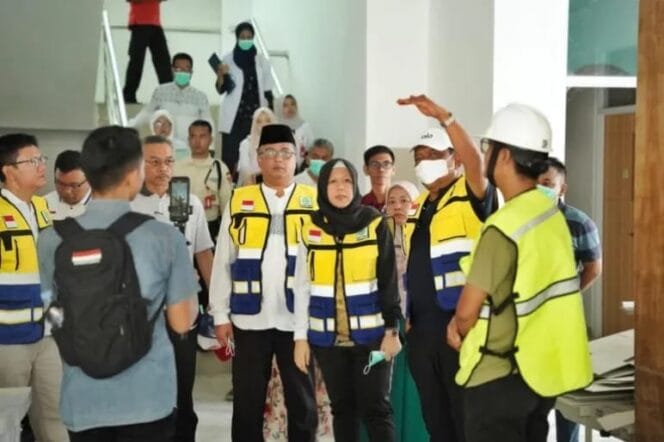 
Tinjau Proyek RSUD M. Yunus, Wagub Mian Pastikan Kualitas dan Progres Tepat Waktu