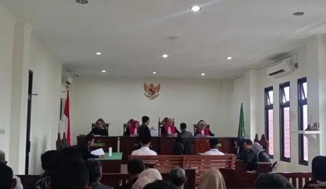 
Tiga Mantan Pejabat Desa Rindu Hati Didakwa Korupsi Dana Desa Rp892 Juta