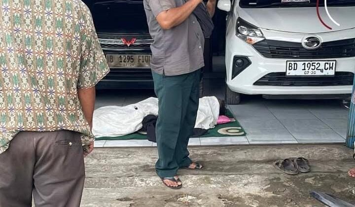 Pria Paruh Baya Meninggal Mendadak di Showroom Mobil Sawah Lebar