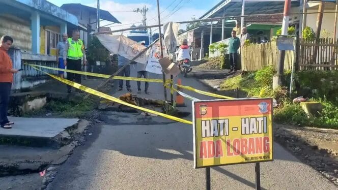 
Akses Karang Anyar–Tasikmalaya Lumpuh Akibat Jalan Ambles, Kendaraan Roda 4 Dilarang Melintas