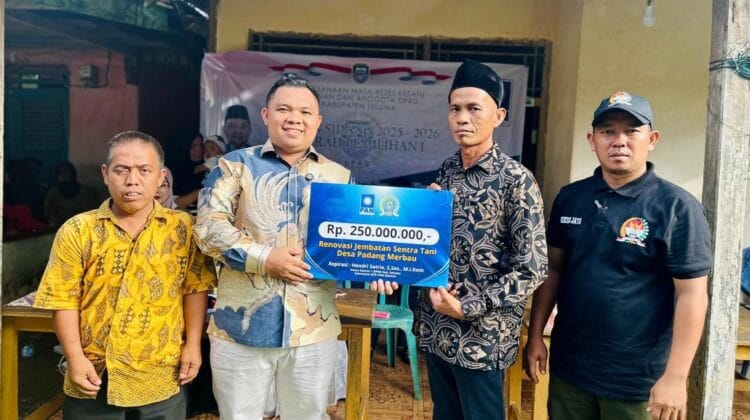 Reses di Padang Merbau, Hendri Satrio Terus Berbagi Program