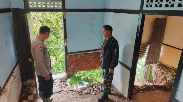 Cuaca Buruk Hantam Rejang Lebong: 5 Rumah di Kampung Jawa Curup Terjangkar Longsor