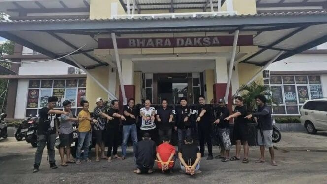 
Sindikat Bobol Ruko Lintas Provinsi Digulung, Polres Bengkulu Tengah Amankan 4 Tersangka