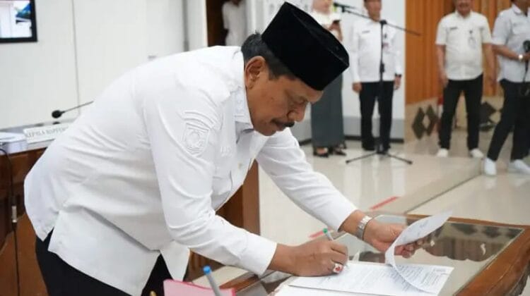 Pastikan Misi ‘Bantu Rakyat’ Berjalan, Wagub Mian Pimpin Penandatanganan Perjanjian Kinerja OPD 2026