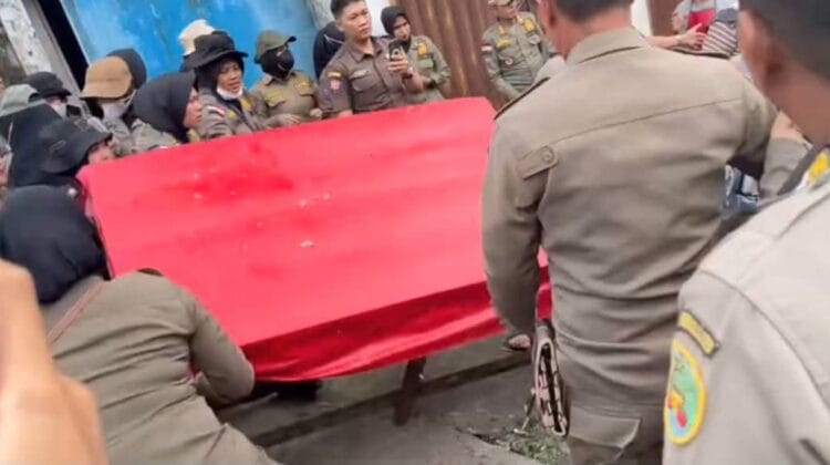 Satpol PP Kota Bengkulu “Sikat” PKL dan Bangunan Liar di Kawasan KZ Abidin, Tak Ada Lagi Negosiasi!