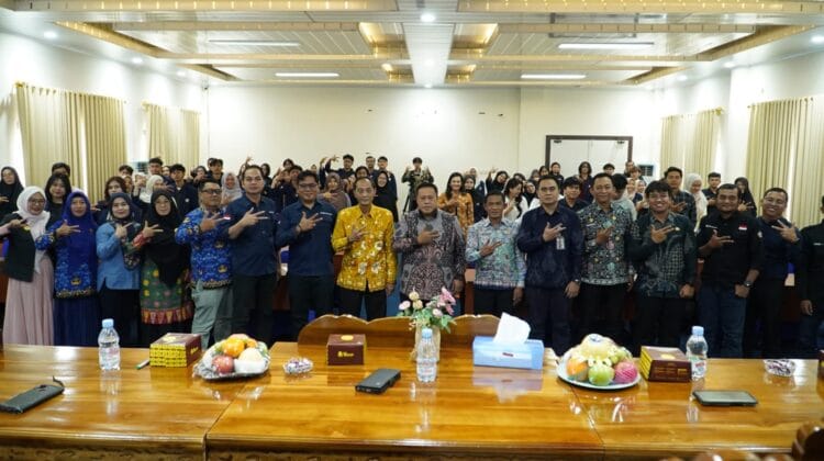 Jembatani Teori dan Realita, Bupati Mukomuko Kupas Strategi Komunikasi Publik di Magister Komunikasi UNIB