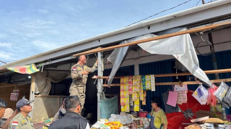 Jelang Ramadan, Satpol PP Kota Bengkulu “Bersihkan” Jalan Kedondong (Pasar Panorama) dari Pedagang Membandel