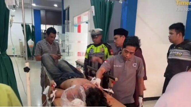 
					Ngelem Berujung Petaka: Remaja di Lebong Alami Luka Berat Usai Tabrak Pembatas Jalan