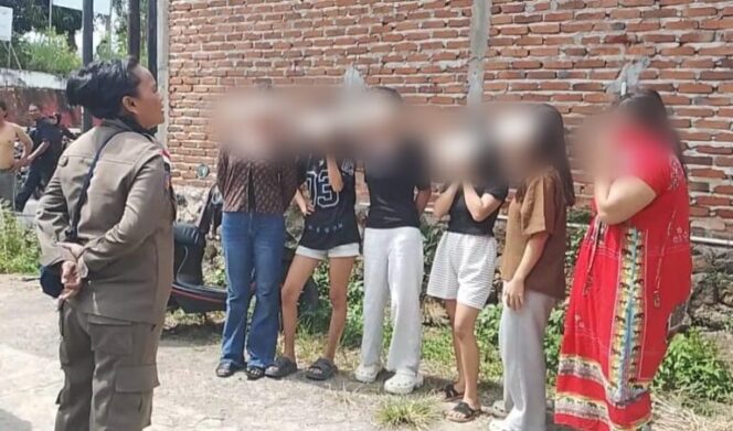 
Gerebek Rumah Kos di Sawah Lebar, Satpol PP Kota Bengkulu Temukan Pasangan ‘Ngamar’ dan Alat Bukti Prostitusi Online