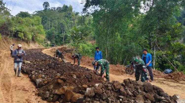 Akses Ekonomi Terbuka! TMMD ke-127 Kodim 0409/Rejang Lebong Tuntaskan Jalan 4,1 Km di Desa Seguring