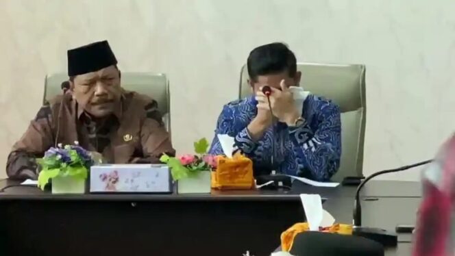 
Momen Hendri Praja Terima Amanah Plt Bupati Rejang Lebong Usai Badai OTT