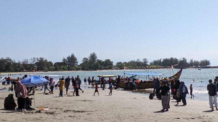 Lebaran 1447 H: 80 Ribu Wisatawan ‘Serbu’ Kota Bengkulu, Pantai Panjang Masih Jadi Primadona!