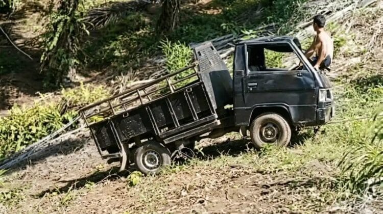 Tragedi Mobil Pengantin di Bengkulu Tengah: L300 Terjun ke Jurang Layang Lekat, Dua Orang Meninggal Dunia