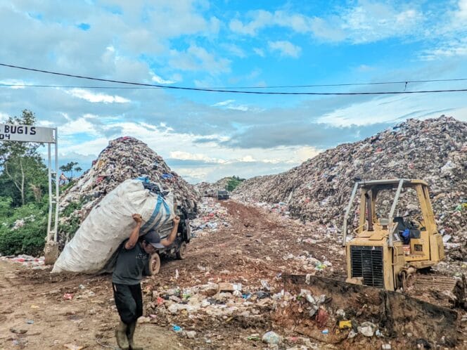 
Atasi Penumpukan Sampah, DLH Kota Bengkulu Pilih Skema Sewa Alat Berat di TPA Air Sebakul: Lebih Hemat dan Efisien!