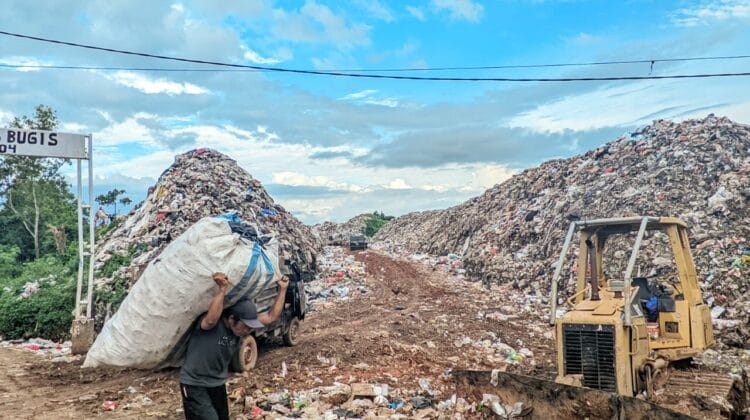 Atasi Penumpukan Sampah, DLH Kota Bengkulu Pilih Skema Sewa Alat Berat di TPA Air Sebakul: Lebih Hemat dan Efisien!