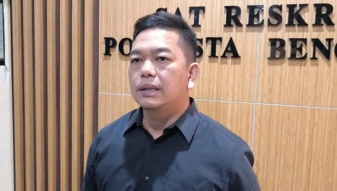 
Tragedi Berdarah di Taman Simpang Kandis: Pemuda Asal Seluma Tewas Ditusuk Keris, 3 Pelaku Diringkus Polisi