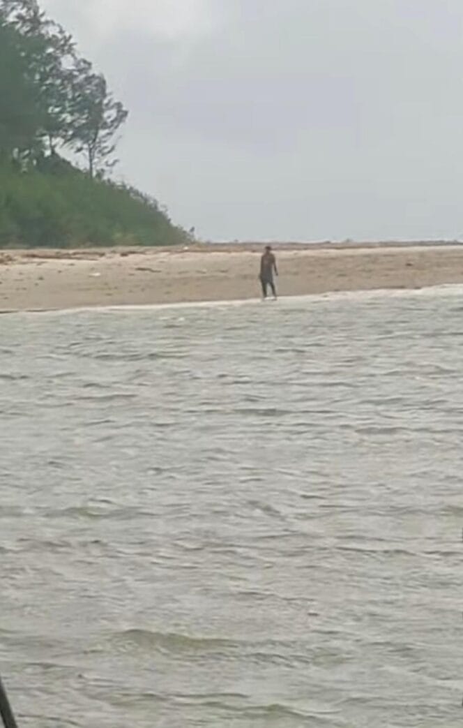 
Sampan Karam di Pantai Pasir Putih Bengkulu: Satu Nelayan Hilang, Tim Gabungan Terjang Cuaca Ekstrem