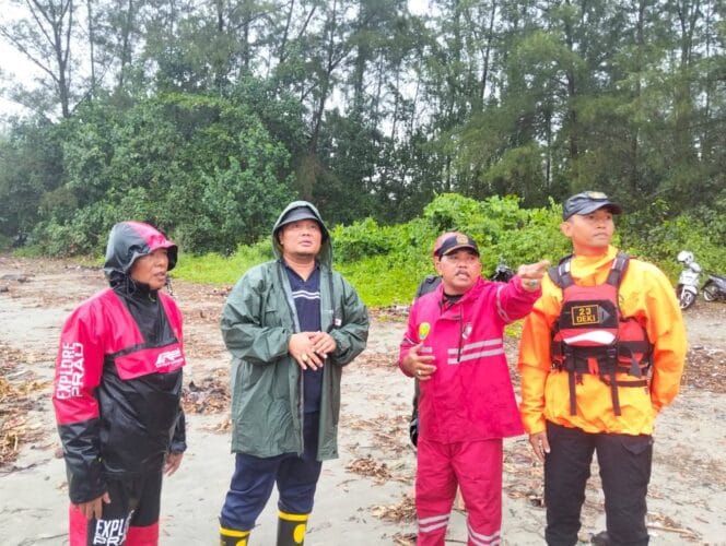
Wawali Ronny Tobing Pimpin Langsung Pencarian Nelayan Hilang di Muara Jenggalu, Tim Gabungan Perluas Area Penyisiran