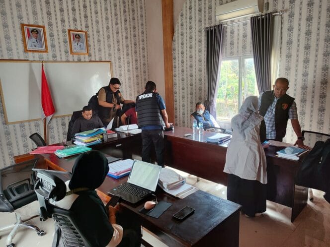 
Polda Bengkulu ‘Obok-obok’ Kepahiang, 2 Dinas dan 4 Rumah Pejabat Digeledah Terkait Dugaan Korupsi Rp6,2 Miliar