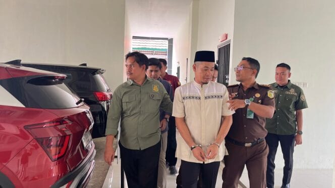 
Akhir Pelarian Buronan 4 Tahun! Tim Tabur Kejati Bengkulu Ringkus Terpidana Kasus Galian C Ilegal