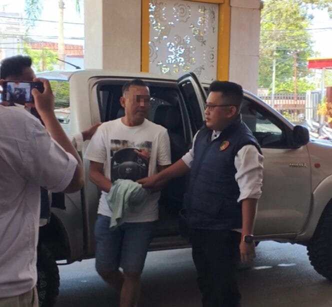 
Gelapkan Dana Konsumen Rp 5 Miliar demi Judi Online, Pemilik Showroom di Bengkulu Diringkus Polisi