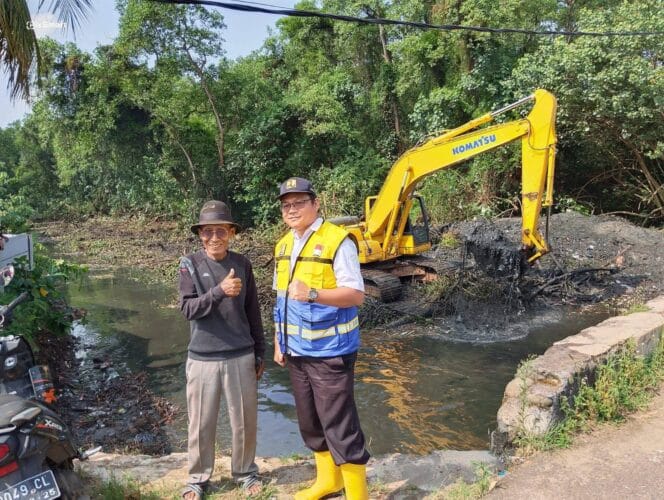 
Atasi Banjir Lempuing, Dinas PUPR Kota Bengkulu Normalisasi Drainase Kawasan Empang yang Bertahun-tahun Tersumbat