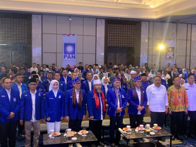
Resmi! Zulhas Lantik Pengurus PAN se-Provinsi Bengkulu 2024-2029, Helmi Hasan Nakhodai Kembali DPW