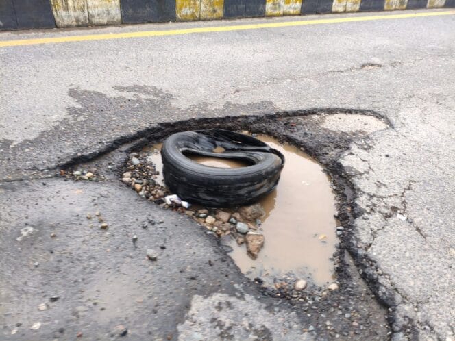
Bahayakan Pengendara, Dinas PUPR Mukomuko Desak Perbaikan Cepat Jalan Nasional di Bandar Ratu