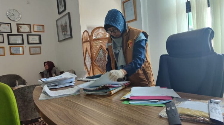 Babak Baru Kasus Kredit Macet Rp5 Miliar: Eks Dirut Bank Bengkulu Resmi Jadi Tersangka!