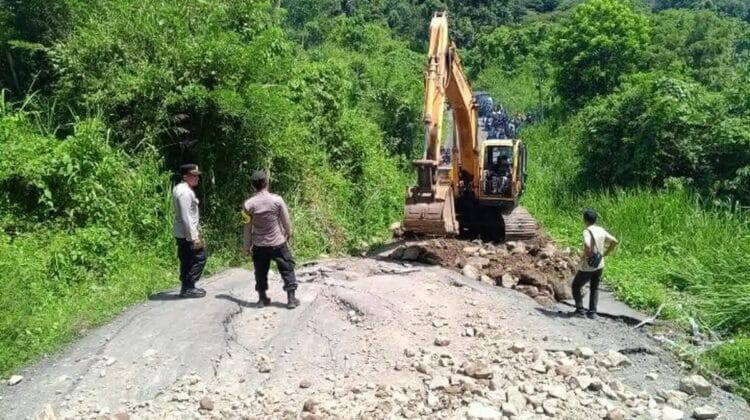 Sempat Putus Total, Jalan Lintas Curup-Lebong Kembali Bisa Dilalui Kendaraan Usai Penanganan Darurat