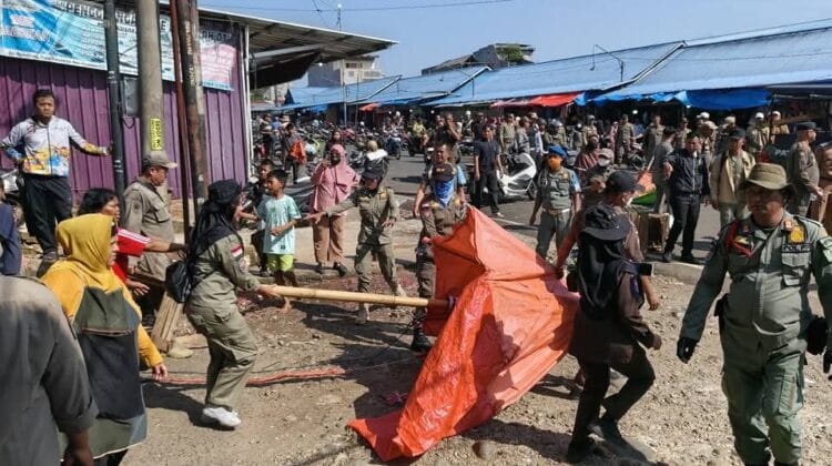 Masa Persuasif Berakhir! Tim Gabungan “Sapu Bersih” Lapak Liar di Kawasan Pasar Panorama