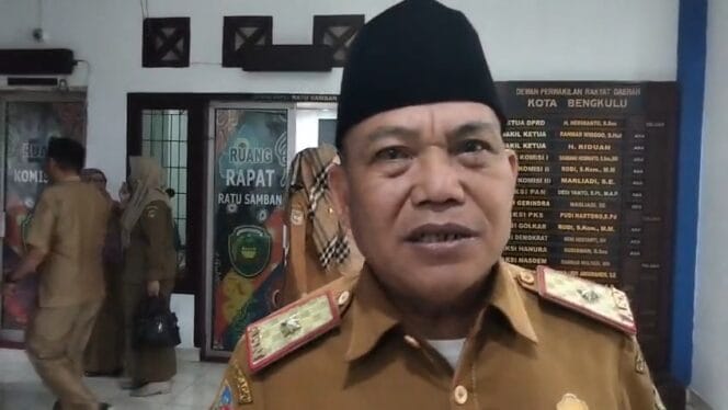 
Bukan Digusur! Ini Alasan Pemkot Bengkulu Tata Ulang Lapak Pedagang di Pantai Panjang