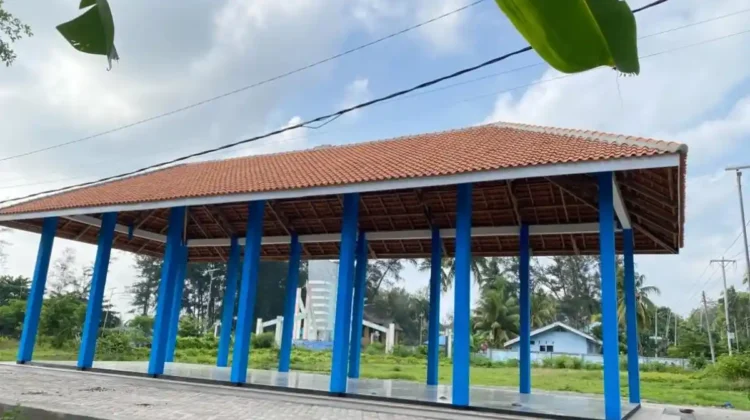 Wajah Baru Pantai Pasar Bawah: Awning Ramah Anak Senilai Rp359 Juta Rampung Lebih Cepat!