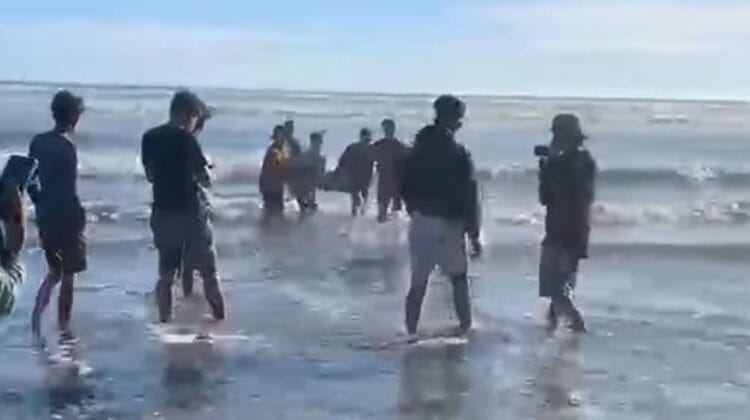 Dua Hari Pencarian, Bocah 13 Tahun yang Tenggelam di Pantai Badri Mukomuko Ditemukan Meninggal Dunia