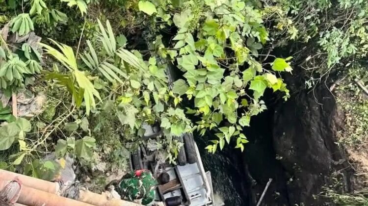 Gagal Ngerem! Truk Muatan Kopi 21 Ton Asal Curup Terbalik ke Dalam Sungai di Binduriang