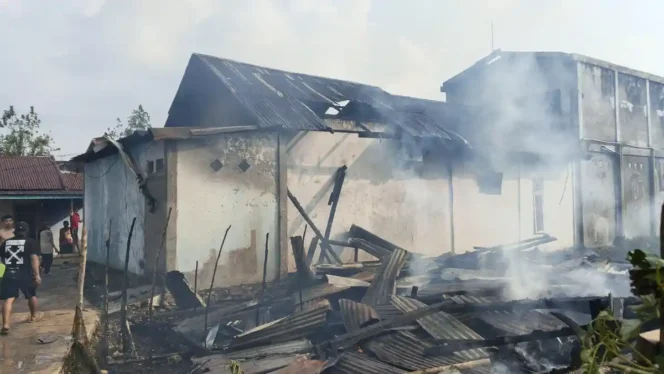 
Diduga Korsleting dari Rumah Kosong, Dua Rumah di Tubei Lebong Ludes Terbakar, Kerugian Capai Rp280 Juta