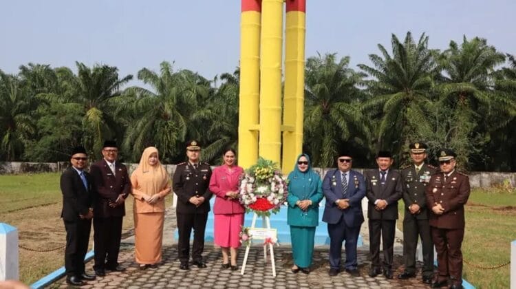 Semangat Perjuangan Tanpa Batas: Bupati Bengkulu Selatan Ziarah ke TMP Semaku Sambut HUT ke-81 RI