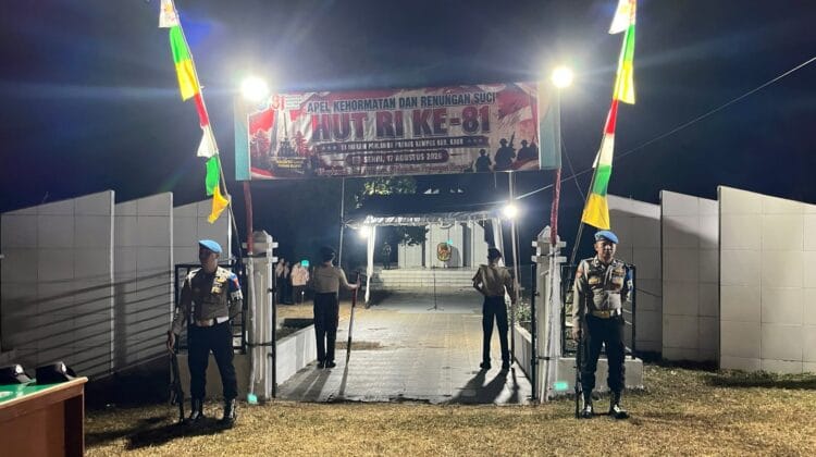 Khidmat Dini Hari di TMP Padang Kempas: Polres Kaur Gelar Renungan Suci Sambut HUT ke-81 RI