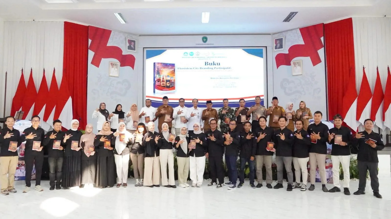 Walikota Dedy Wahyudi Apresiasi Buku S2 Ilmu Komunikasi UNIB untuk Perkuat City Branding Bumi Merah Putih