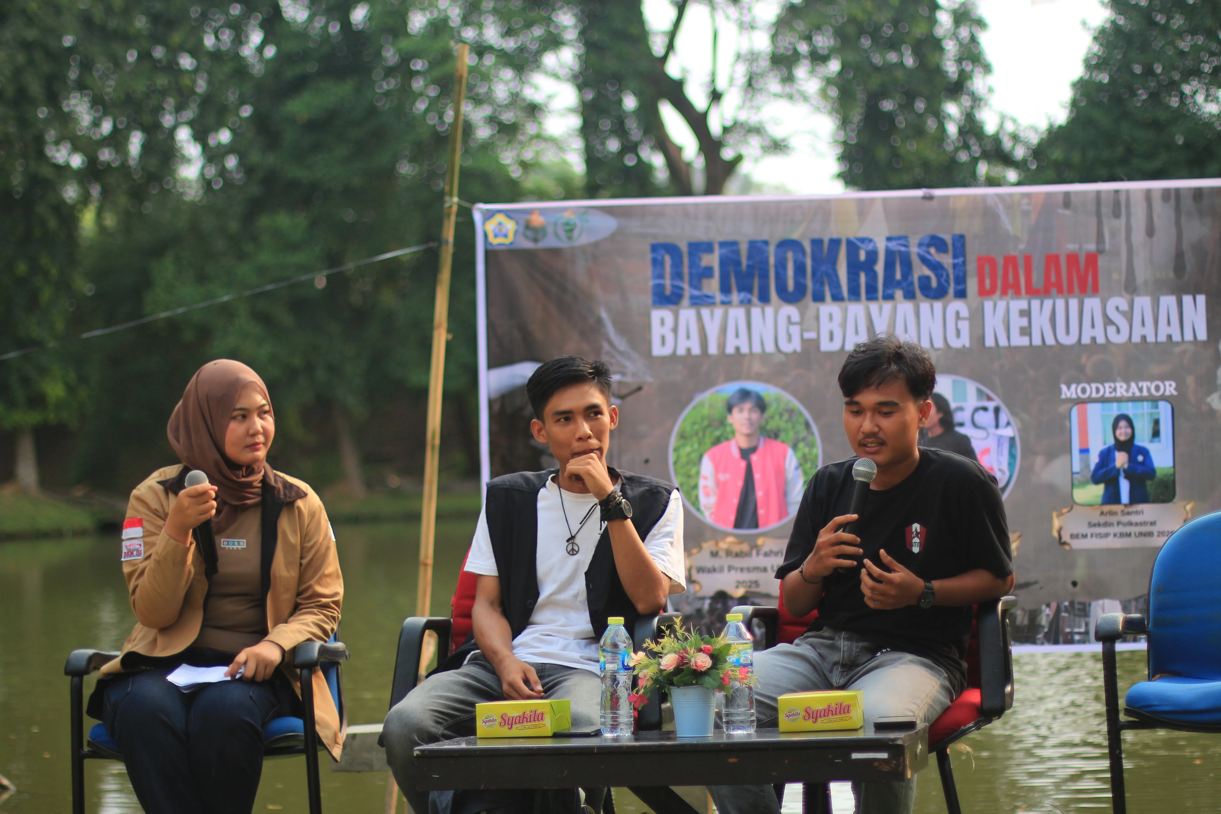 POLKASTRAT BEM FISIP KBM UNIB Bedah “Demokrasi dalam Bayang-Bayang Kekuasaan” Lewat MADILOG II: Refleksi Kelam Bulan September dan Seruan Aksi Nyata Mahasiswa